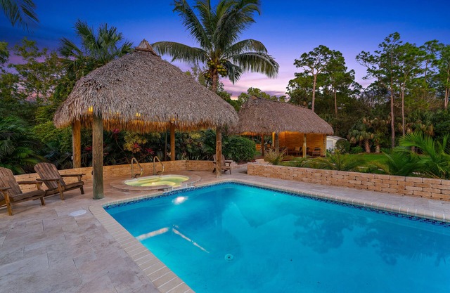 Private Tropical Ranch House in Jupiter Farms. Pet-Friendly, Pool, Tiki & Spa