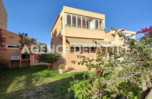 Private villa with barbecue, 3 bedrooms, 2 bathrooms, common swimming pool with jacuzzi
