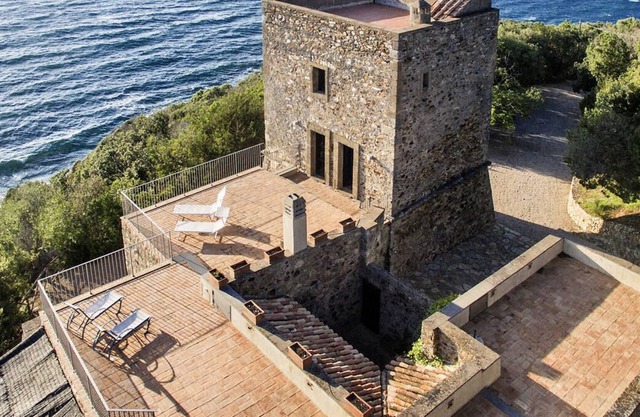 Private villa with beach access in Tuscany