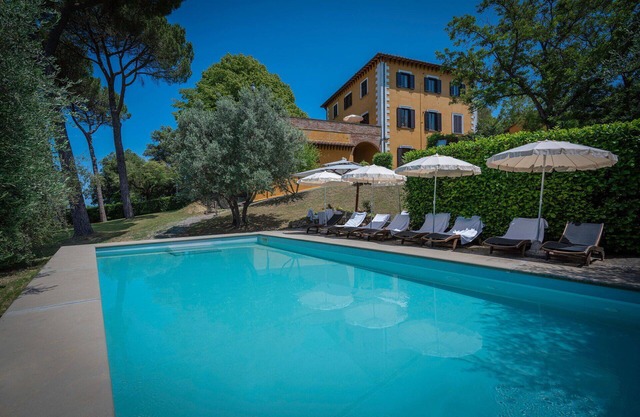 Private Villa with WIFI, A/C, private pool, hot tub, TV, terrace, pets allowed, panoramic view