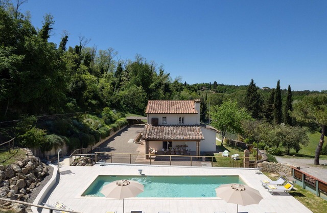 Private Villa with A/C, WIFI, private pool, TV, patio, panoramic view, close to San Gimignano