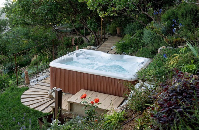 Private Villa with A/C, hot tub, WIFI, sauna, balcony, panoramic view, close to Forte Dei Marmi