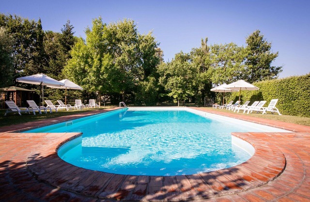 Private Villa with A/C, WIFI, private pool, hot tub, TV, patio, panoramic view, close to Cortona