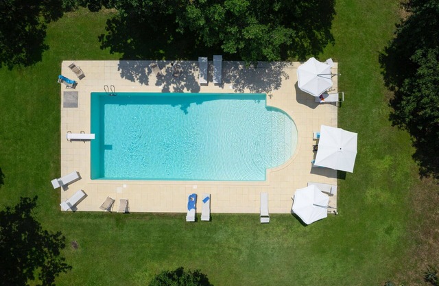 Private Villa with WIFI, private pool, hot tub, TV, pets allowed, parking, close to Montepulciano