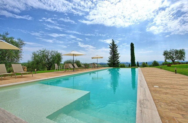 Private Villa with WIFI, A/C, private pool, sauna, TV, panoramic view, close to Montepulciano
