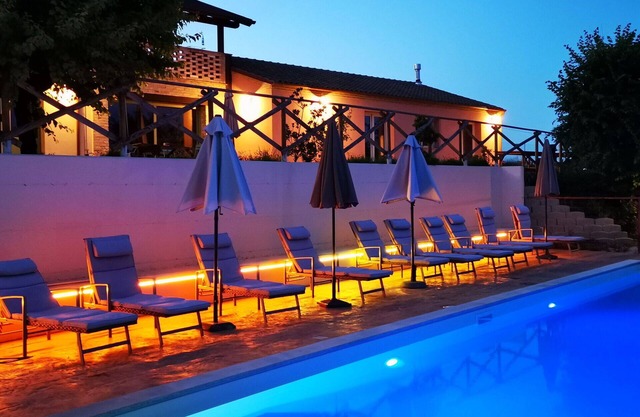 Private Villa with WIFI, A/C, private pool, TV, panoramic view, parking, close to Porto Recanati