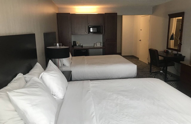 Privately Owned Handicap Accessible Hotel Room, less than 2 miles to UND!