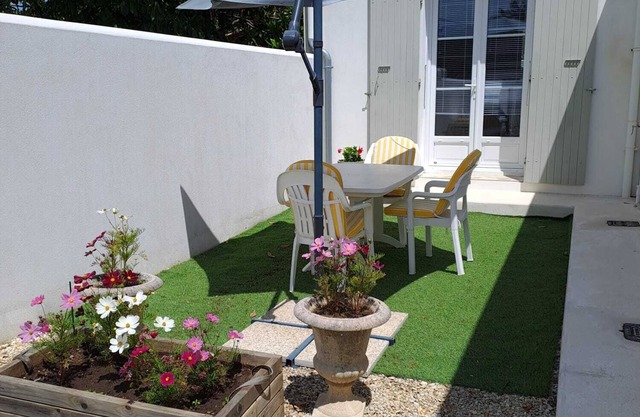 Privileged, calm, bright site 800 m from the beaches of Remigeasse and Perroche