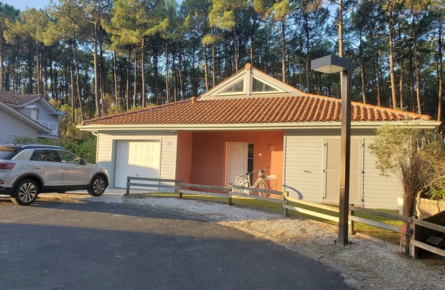 Proche Plages Sud et Centre Village. Villa Avec Piscine Dans Résidence Calme