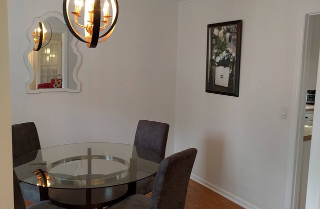 PROMO 15% WEEKLY AND 25% MONTHLY DISCOUNT!nExquisite 4 beds, 3 baths