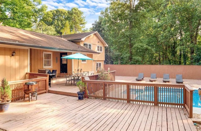 PROMO 5% WEEKLY /10% MONTHLY DISCOUNTnCozy ATL Stunning home with Private Pool