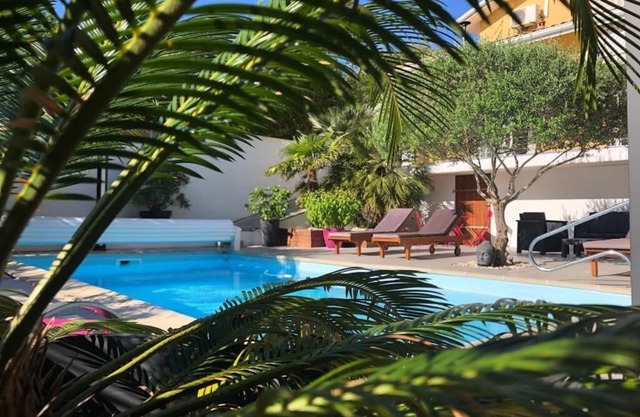 *PROMO* BEAUTIFUL VILLA WITH HEATED POOL CLOSE TO TOWN CENTER AND BEACHES