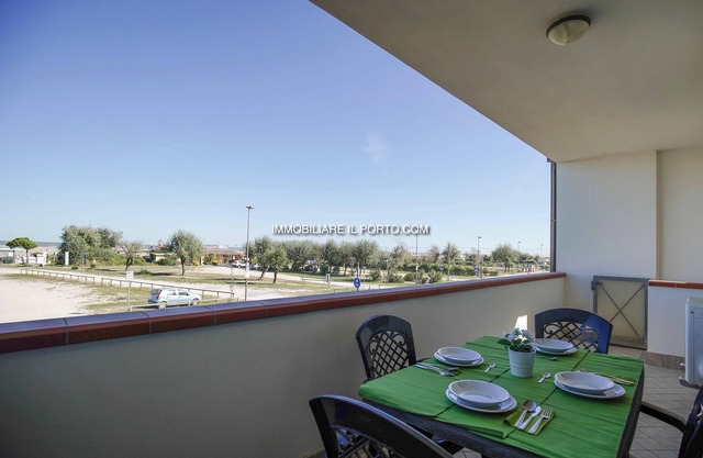 Property on the sea with terrace with barbecue and private garden.