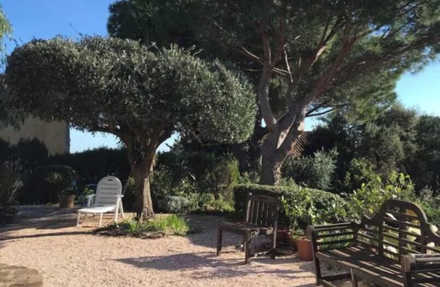 Provençal villa, sea views, hot tub, gardens, near St Tropez