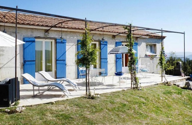 Provencal holiday home with private garden, Bédoin
