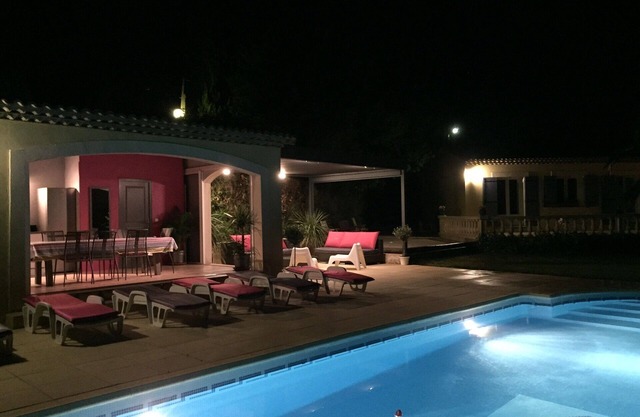 Provencal house 4000 m2 of land breathtaking view of the pond