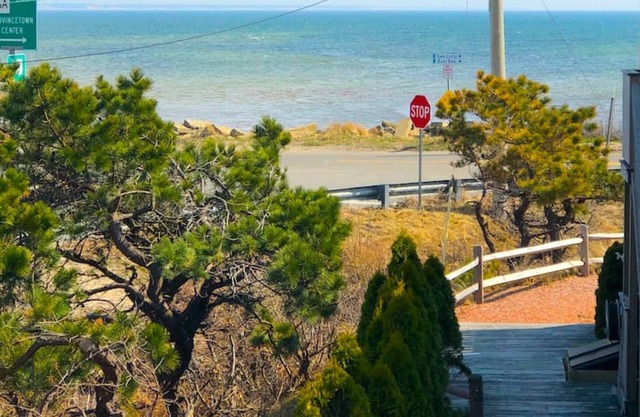Provincetown 2br Beach Beauty on the Bay Water View
