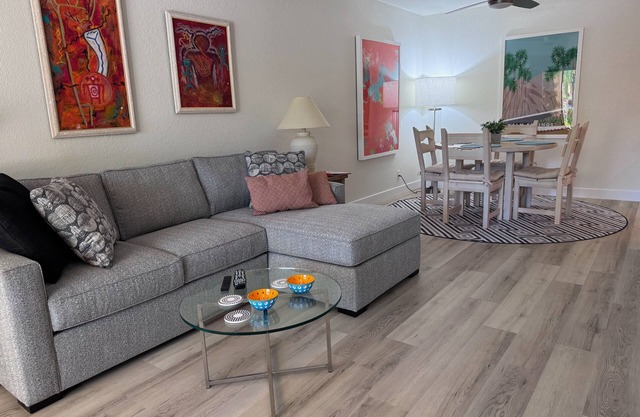PS Villas II Getaway: Recently Renovated 1 BDR Ground Floor Condo Across from Ae