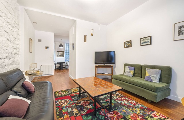 Psychédelique, 2BR/2BA, 4 people