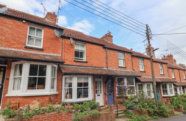PUFFINS, family friendly, country holiday cottage in Sidmouth