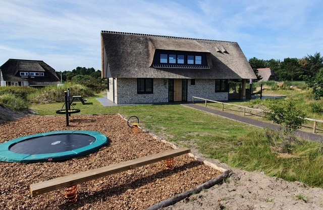 Pura Vida, stylish modern Villa in the beautiful dune area between Nes and Buren