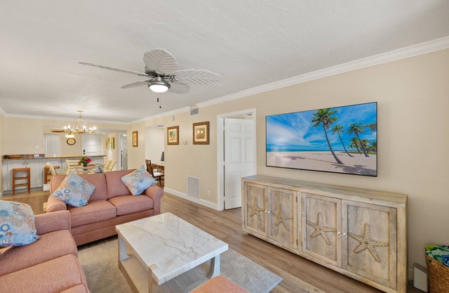 Pure Coastal Luxury: Beachfront Condo, Private sundeck Deck & Breathtaking views