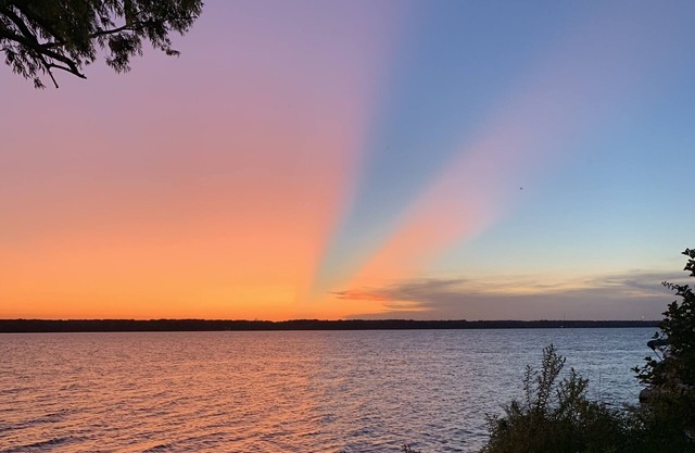 Pymatuning 5 Bedroom - Lake access - Sleeps 12 New for 2023 - boat mooring/dock