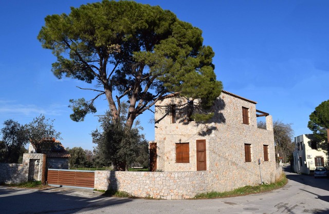 Pyrgos country home