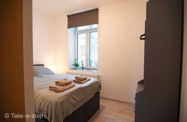 Qonroom for 2 | Netflix | Kitchen | Comfy Place