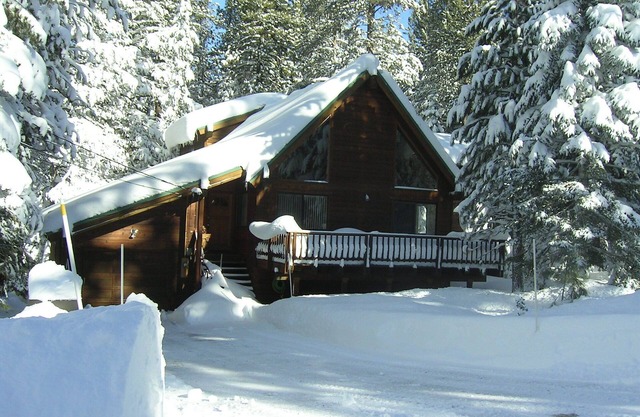 Quaint Cabin Close to Ski Resorts and Donner Lake # Competitive Rates #