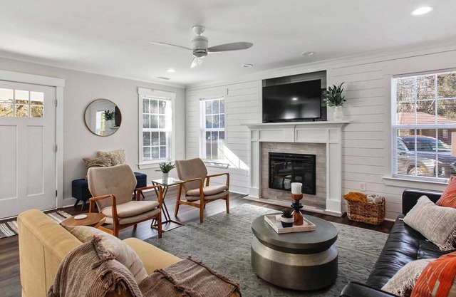 Quaint Cottage Home on College