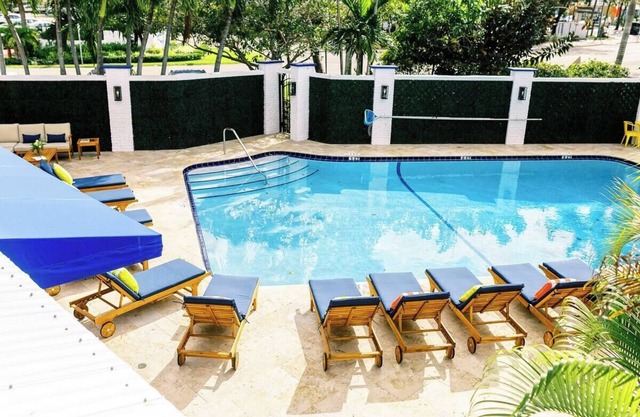 Quaint Studio w/Kitchenette, Pool, & Parking