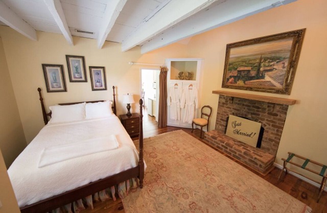 Quaint Summer Kitchen Cottage Perfect for 2
