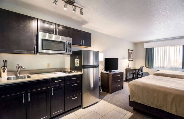 Quality Inn & Suites West