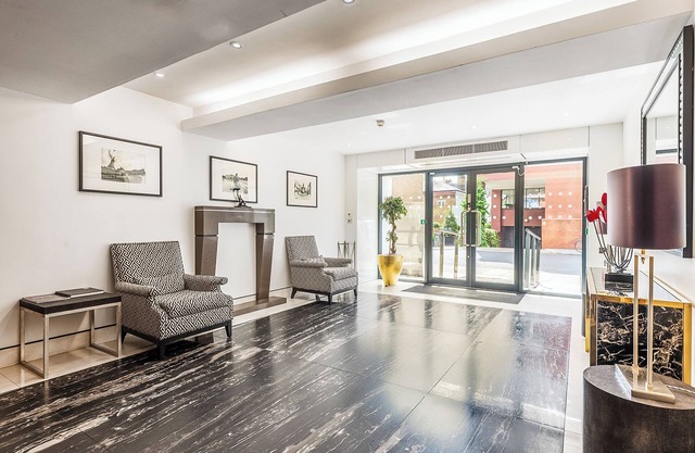 Quality Residence with 2 Bedroom Suites in South Kensington near Popular Sites