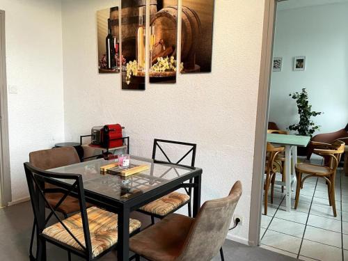 Qualys Vignoble parking, square view, close to city