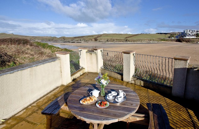 Quay House, Porth Beach