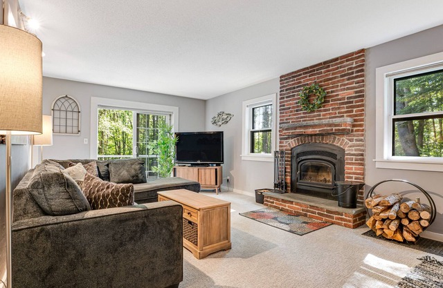 Quechee Lakes home on three acres - trail access, fireplace, AC - dog-friendly