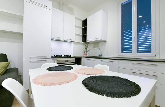 Queen Home Nicolle - One Bedroom Apartment, Sleeps 4
