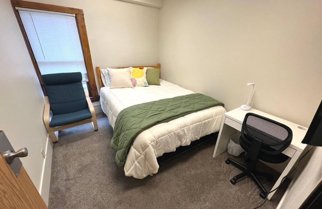 Queen Room Summary: D