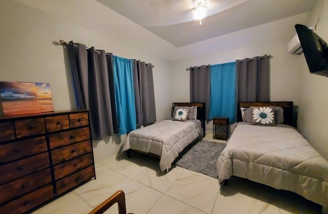 Queen's Court 2-bedroom apartment in Nassau!
