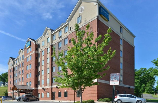 Queen Suite in Stafford! Shared Indoor Pool + 24h Business Center