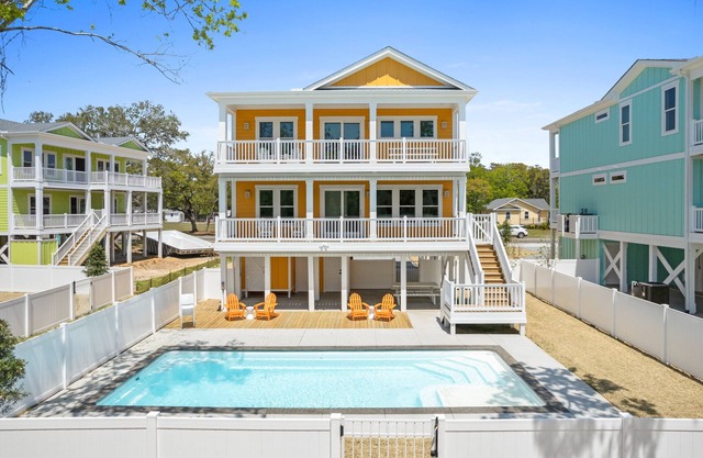 Quick Beach Access, Custom, Professionally Furnished home, Pet Friendly, Private Heated Pool