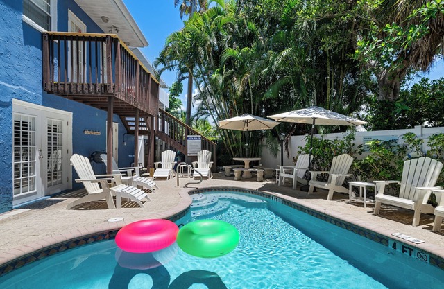 Quickly Booking for Fall! AMI Condo W/Pool, Walk to Beach & Bridge St