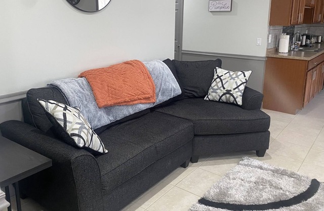 Quiet 2 Bedroom 2nd Floor Appartment