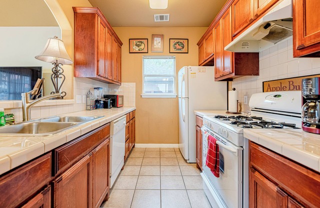 Quiet 2 Story | Walkable to East Side Eateries