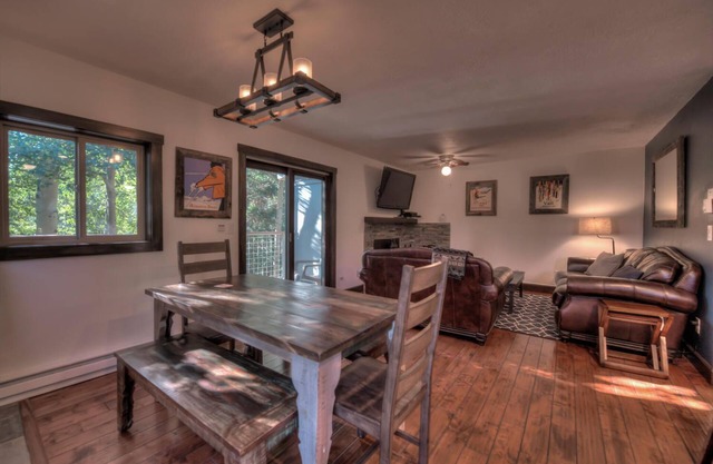 Quiet 2b/2b Condo Overlooking River - 1/2 Block off Main St