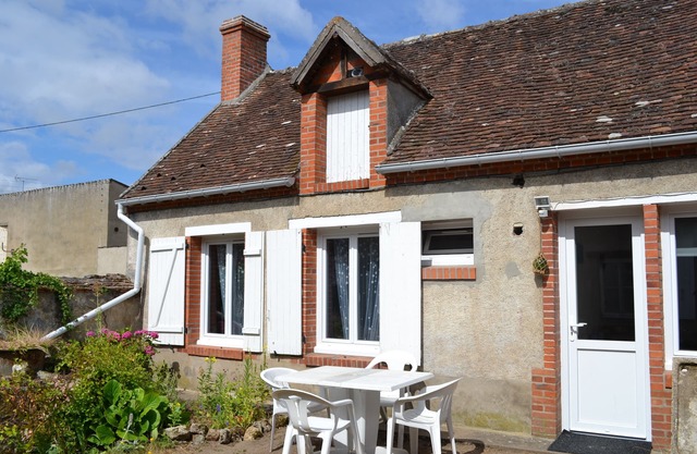 Quiet 3 person cottage near Loire