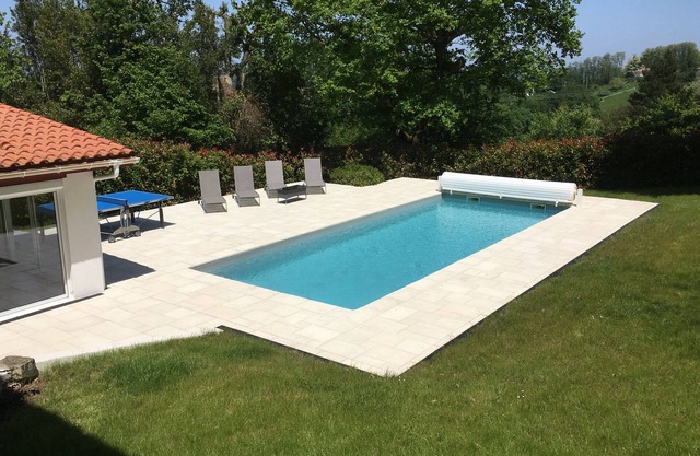 Quiet 4/6 person house with heated pool 5/10 min from Bayonne