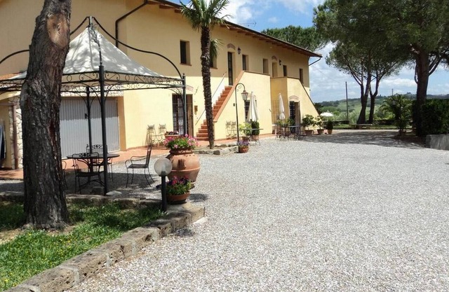 Quiet and beautiful holiday complex in Tuscany, pool,Wi-Fi,G3